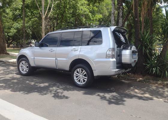 MITSUBISHI PAJERO FULL 3.2 HPE 4X4 16V TURBO INTERCOOLER DIESEL 4P AUTOMÁTICO